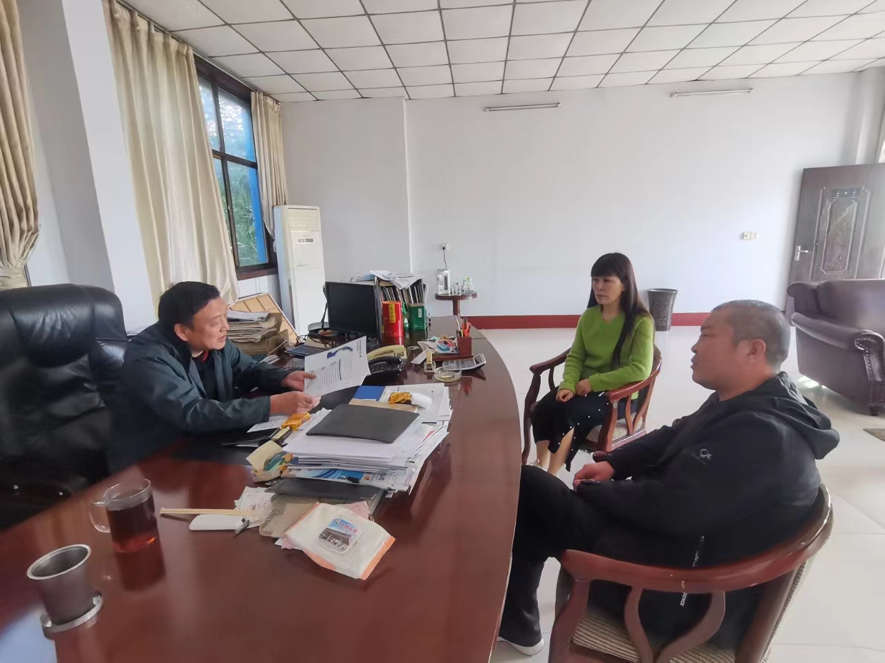 木欒司法所與公司對接，提供“點對點”、“訂單式”常態化司法精準服務，助力企業發展。